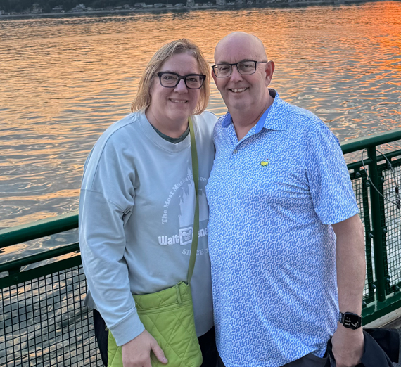 컬리지 홀과 성 알로이시우스의 스피어를 보여주는 캠퍼스의 공중 촬영